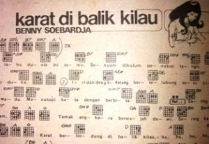 Ini adalah isi dari majalah Topchord edisi tahun 1979 yang memuat tablature dan lirik lagu Karat Di balik Kilau Benny Soebardja