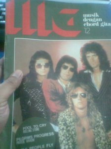 Majalah MG edisi no 12 tahun 1976  dengan cover Queen (Foto Denny Sakrie)